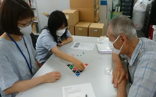 頭を使おう！アナログ三角形飛び越しゲーム